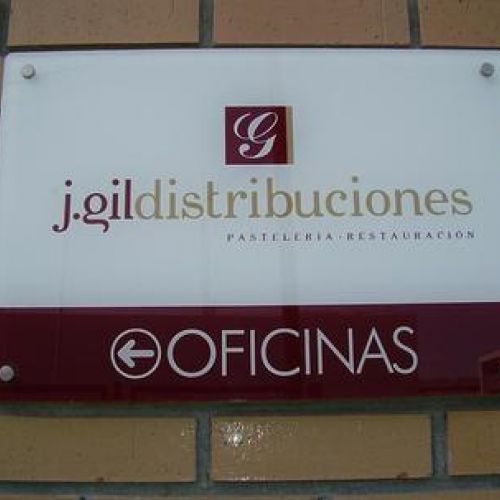 Cartel de entrada con nuestro logotipo